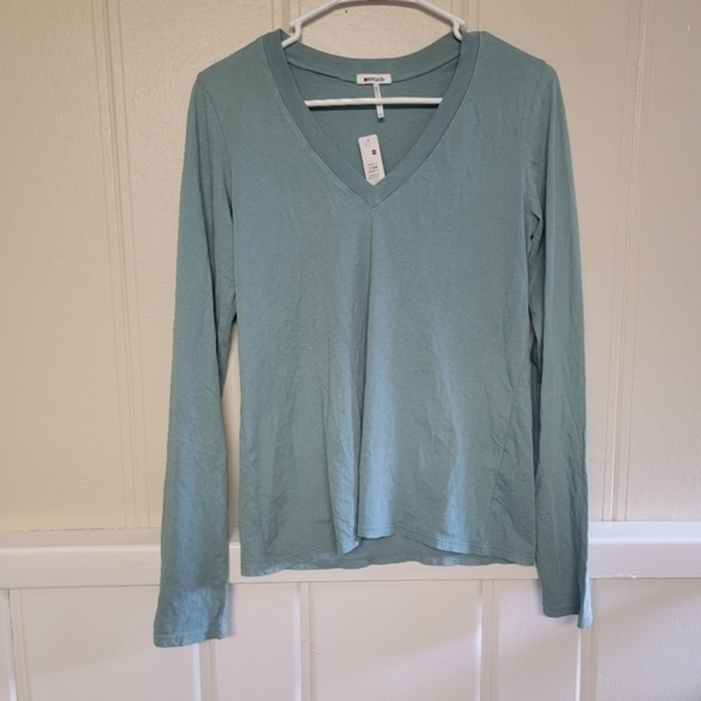 LA Made‎ Long Sleeve V-neck